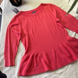 054-Ann Taylor Factory Coral Ruffle Bottom Sweater